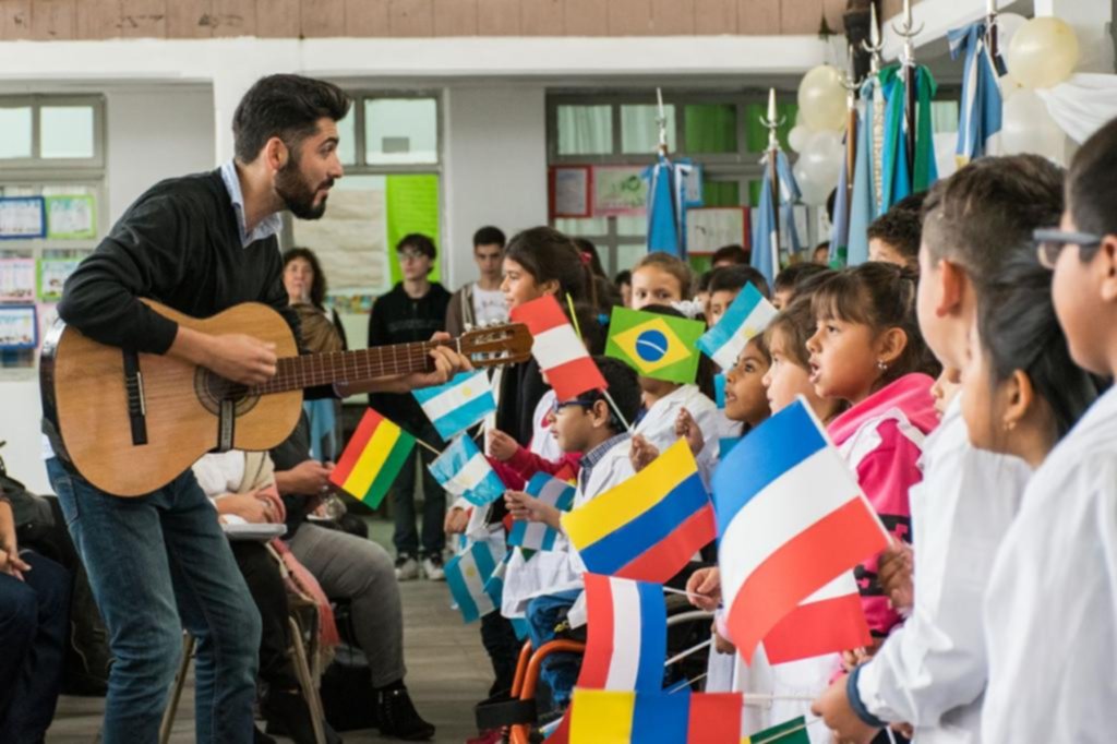 Emotivo festejo del centenario de la escuela 78