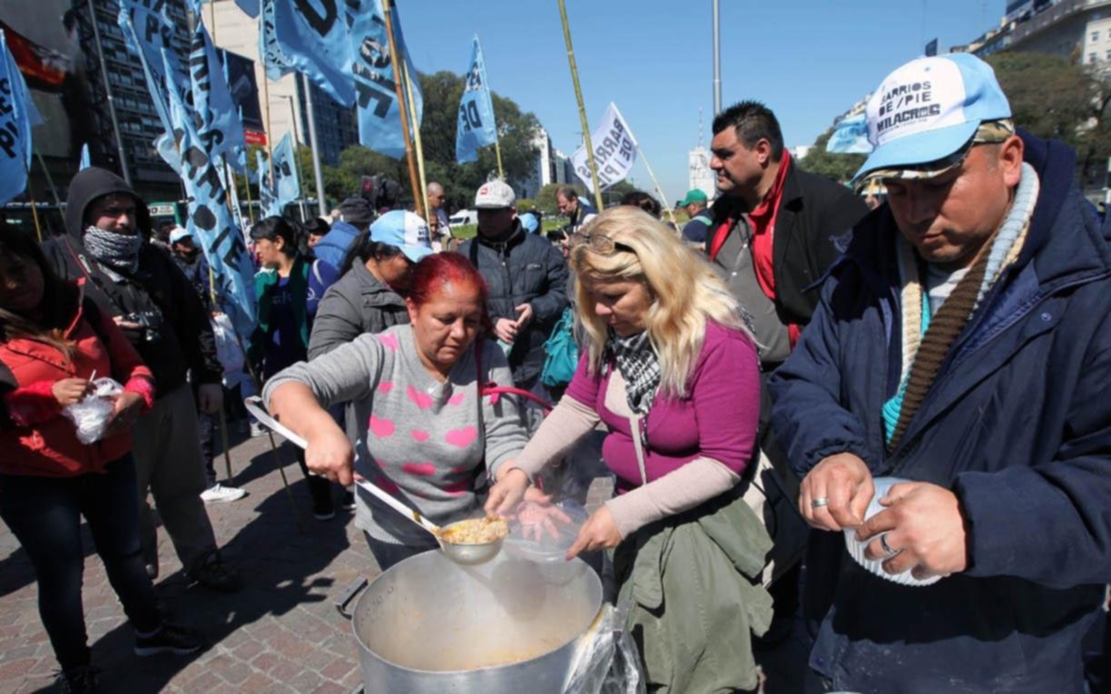 Ollas populares se instalarán el martes frente al Banco Central