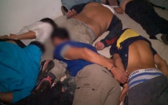 Detuvieron a pareja que encerraba a hijos y usaba la casa como prostíbulo