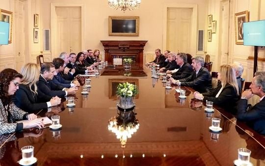 Macri debatió con senadores la situación financiera del país y la ayuda del Fondo