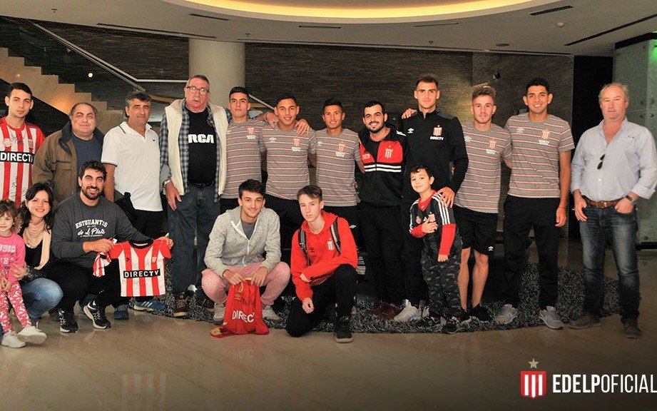 Hinchas albirrojos en Rosario