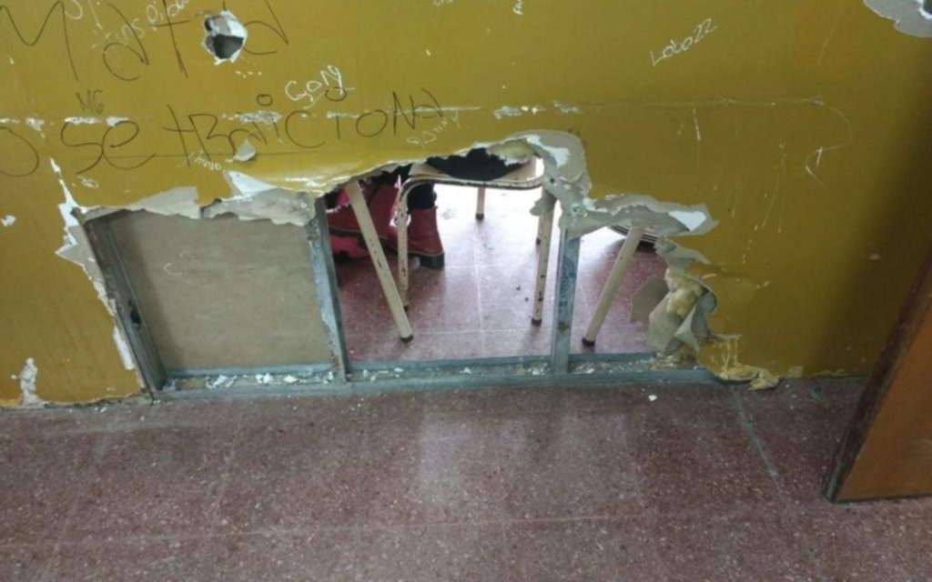 Padres y estudiantes se movilizan por el crítico estado que presentan las escuelas