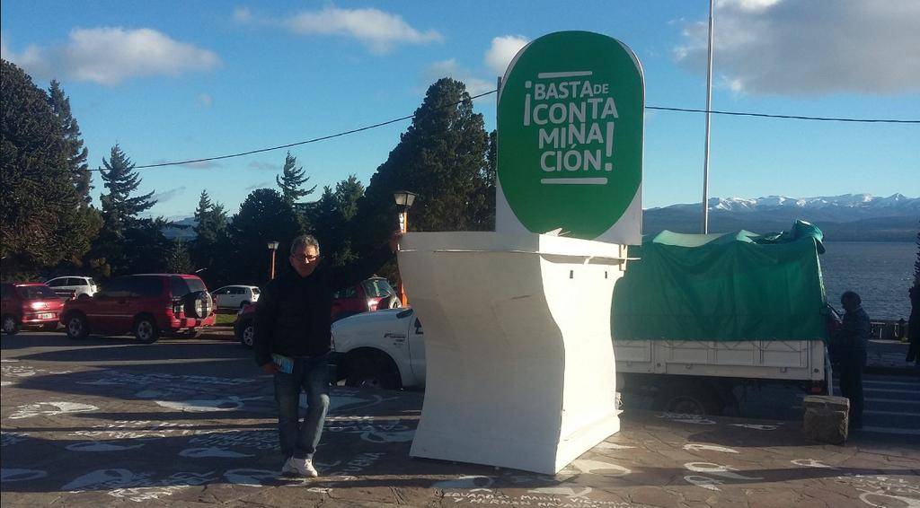 Un inodoro gigante para frenar la contaminación