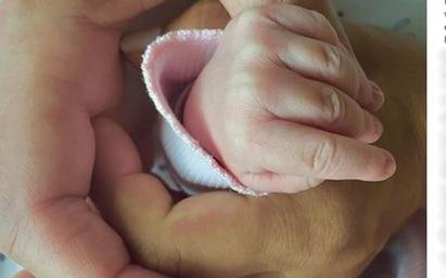 Nació la primera hija de Andrea Estévez