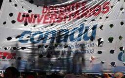 Los profesores universitarios rechazaron una nueva oferta salarial y convocan a una marcha
