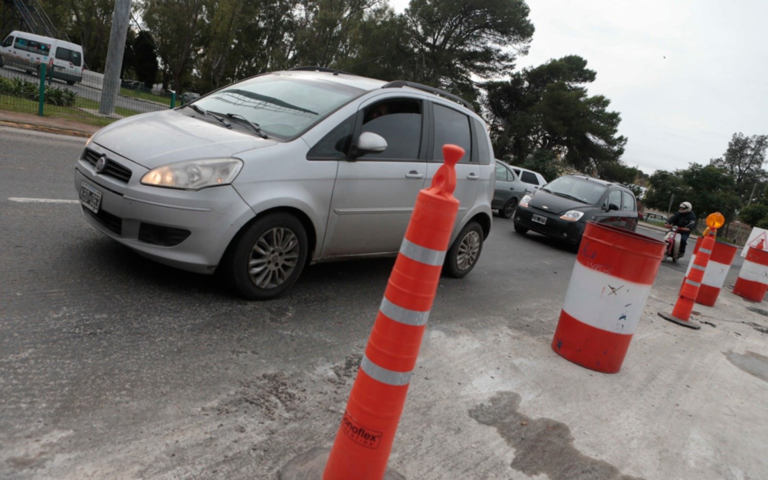 Demoras para llegar a la Ciudad por  Autopista: recomiendan bajar en Villa Elisa