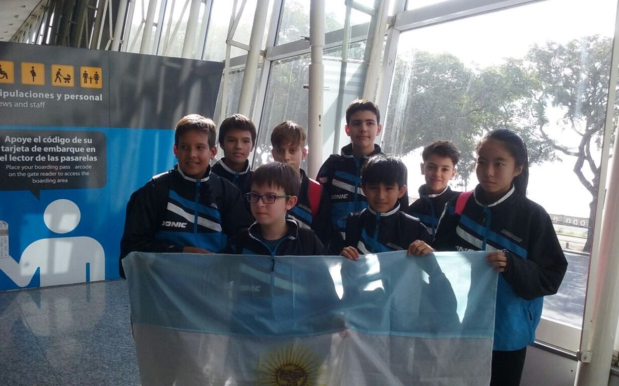 Dos chicos platenses disputan el Sudamericano juvenil de tenis de mesa