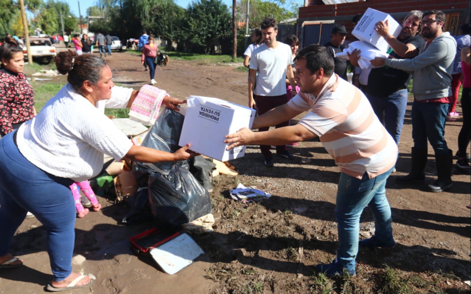 Siguen colecta solidaria por los inundados de Villa Elvira