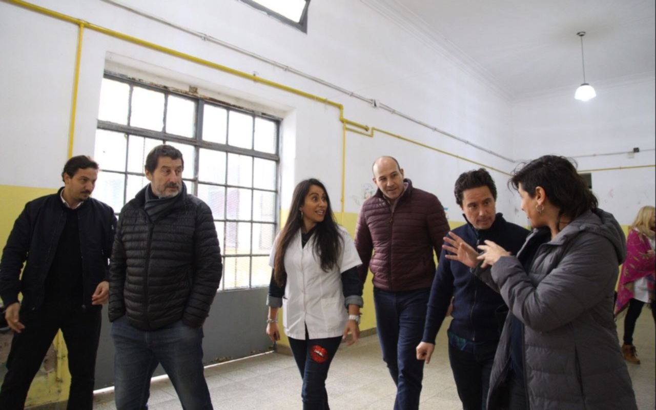 Intendente recorrió escuelas con el ministro de Educación bonaerense