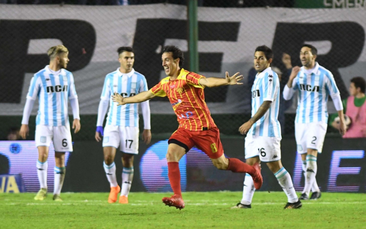 Racing se despidió rápido con derrota ante Sarmiento de Resistencia Racing se despidió rápido con derrota ante Sarmiento de Resistencia