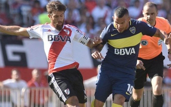 Duelo de pesos pesados: Ponzio aceptó el desafío de Tevez
