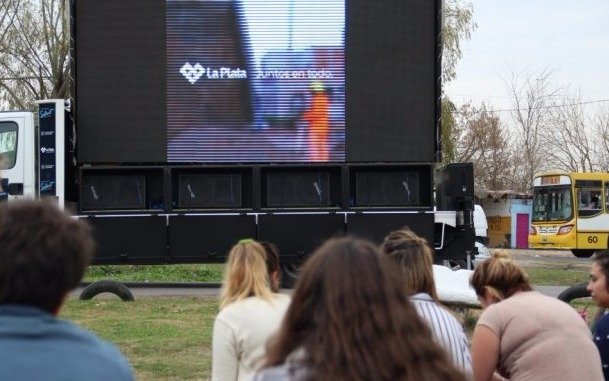 Cine Select Móvil: Se proyectará film en el Polideportivo de Los Hornos