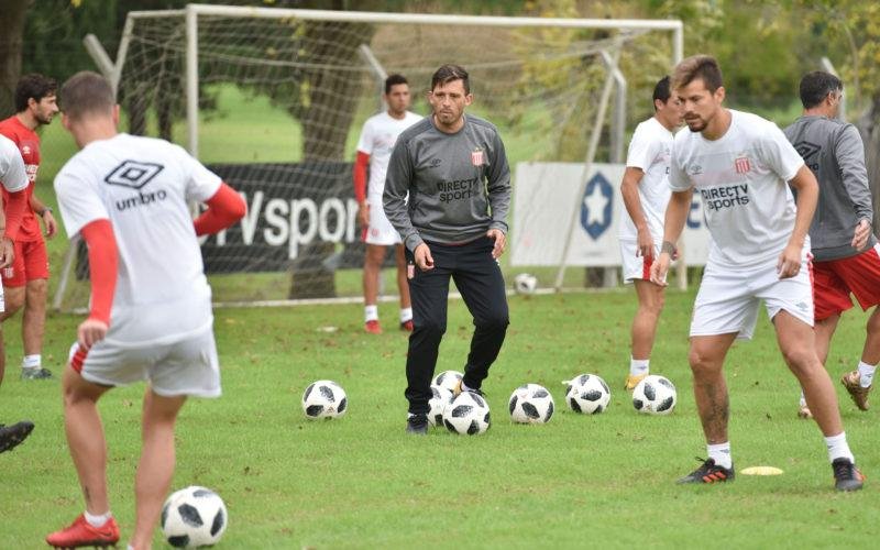 Benítez sigue dándole forma al equipo que recibirá al Bolso