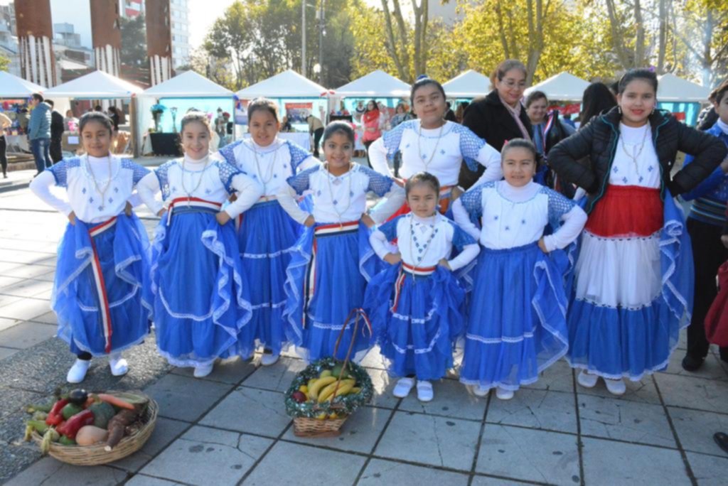 Festejo en La Plata por la independencia de Paraguay
