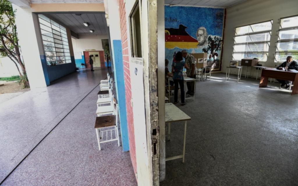 Maduro se proclamó reelecto con 67,7% de los votos, pero la oposición impugnó el proceso