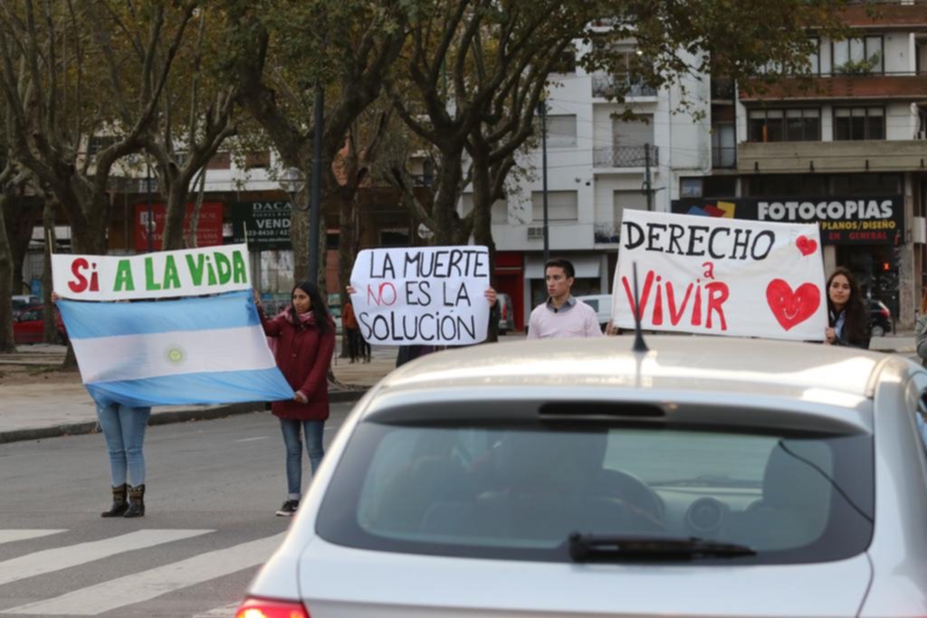 Algunos también se congregaron en plaza Moreno