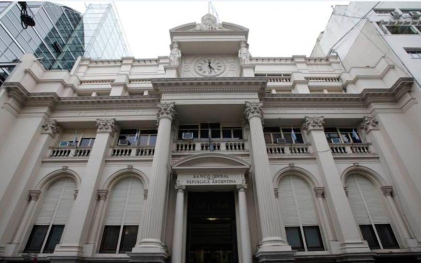 Las reservas del Central cayeron en abril y volvieron a los niveles de diciembre