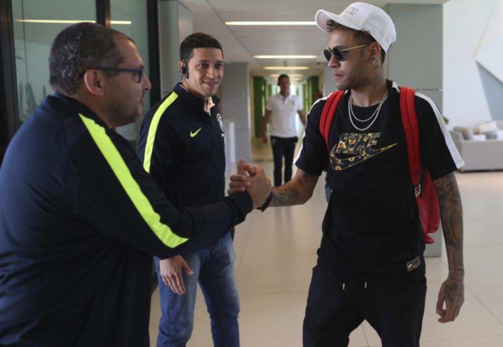 Brasil ya se instaló en Teresópolis, con la presencia de Neymar