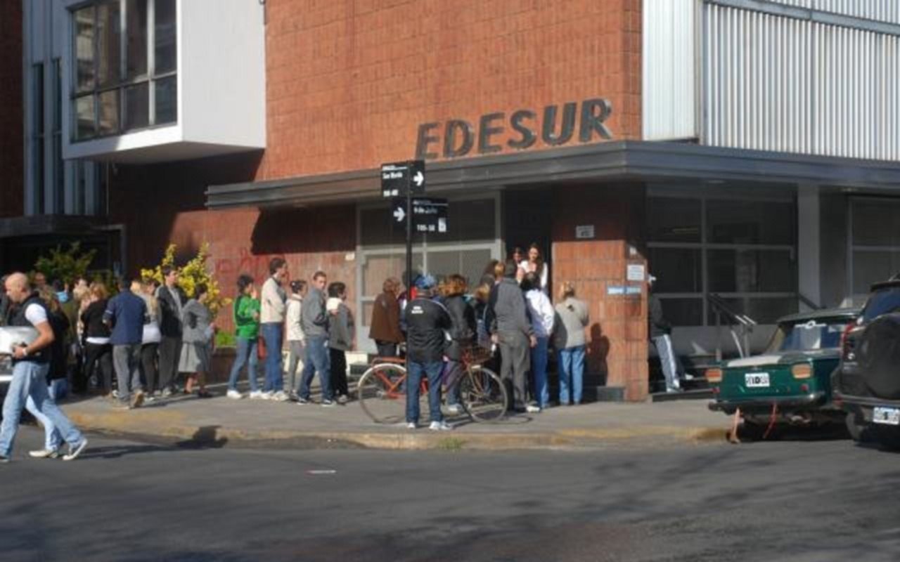 Vecinos de Don Bosco se quejan por falta de luz