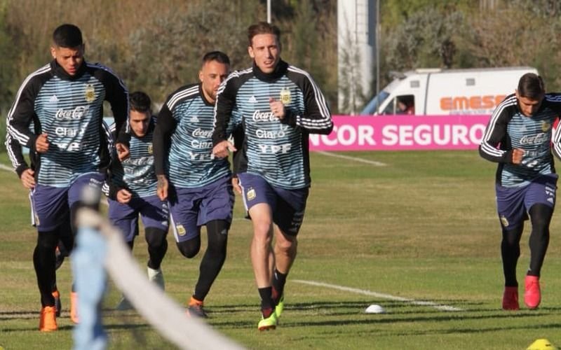 Con Guzmán y Acuña, la Selección volvió a entrenar: mañana se suma Armani