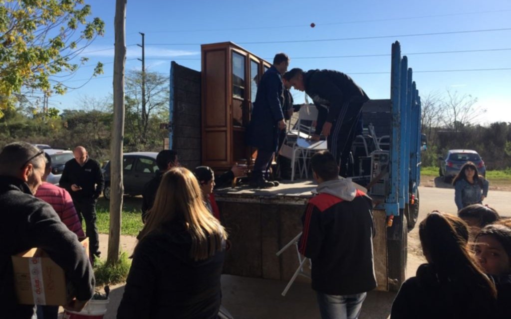 Internos de la cárcel de Olmos restauraron mobiliario escolar para escuelas platenses