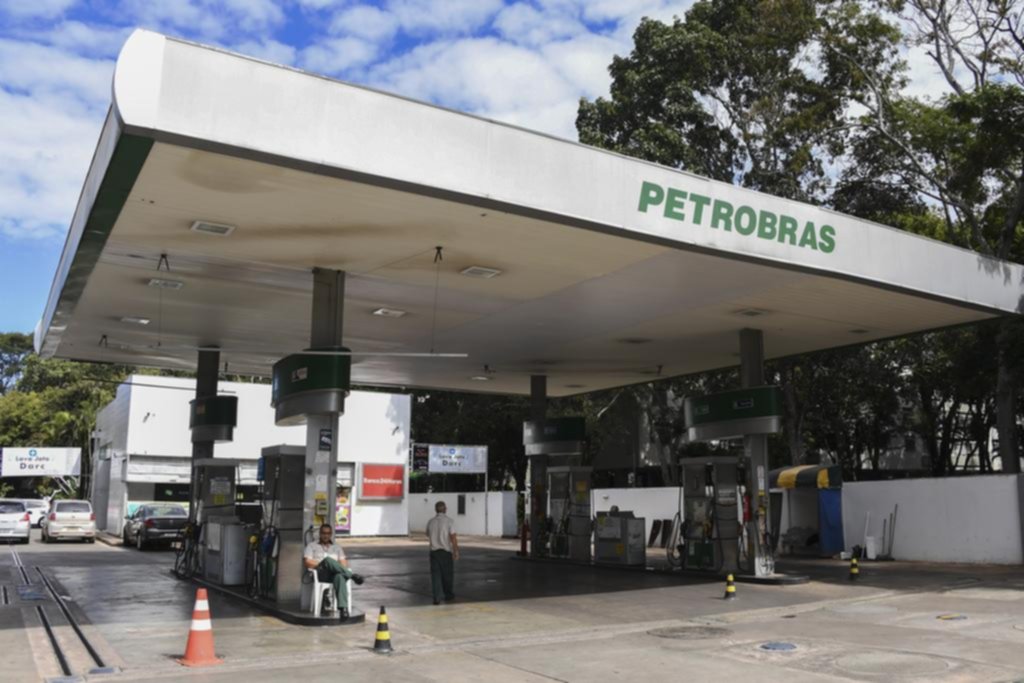 La huelga de camioneros pone a Brasil al borde de la parálisis y hunde las acciones de Petrobras