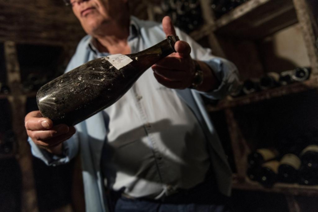 Venden el vino más viejo y caro del mundo: 120 mil dólares la botella