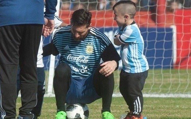 Un golazo de Diego Serpentini, que entró a la cancha para saludar a su ídolo: Lionel Messi