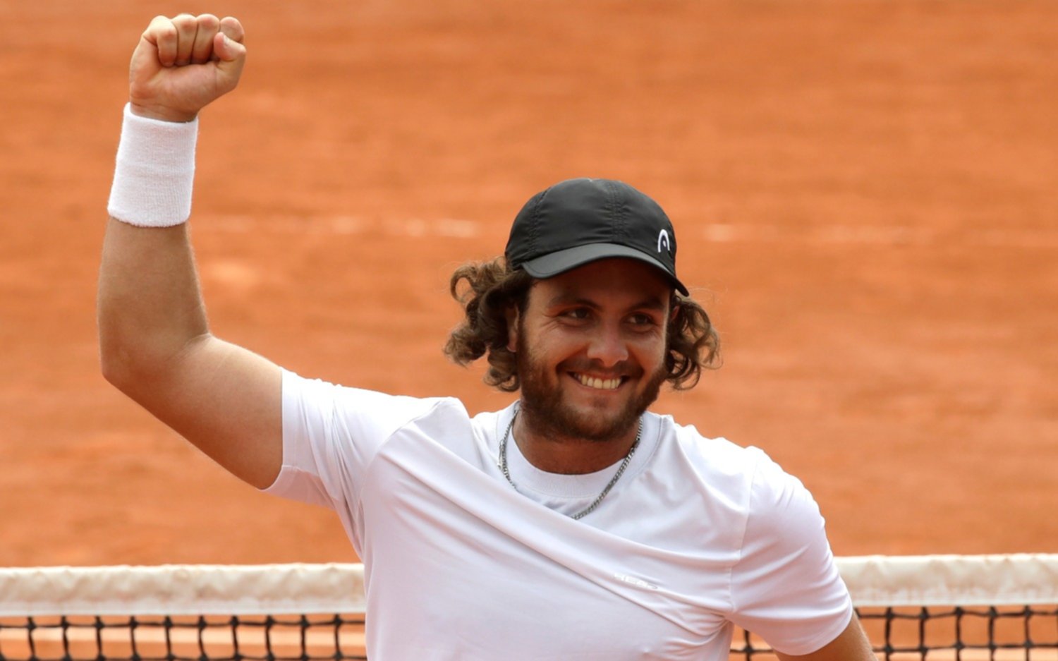Orgullo argentino: debutó en Roland  Garros con un triunfo tras una travesía de 10 horas en auto 