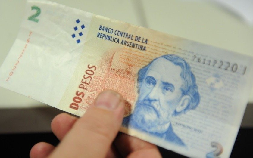 El jueves dejan de circular los billetes de dos pesos — Oficial