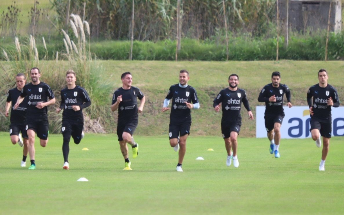 Suárez, Cavani y Godín se entrenaron por primera vez en Uruguay