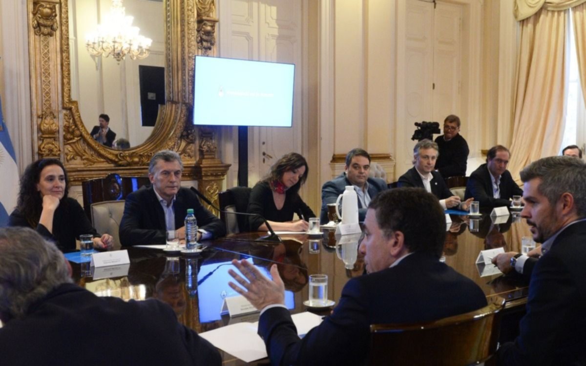 Macri justificó ante sus ministros porqué vetará la ley que frena las tarifas