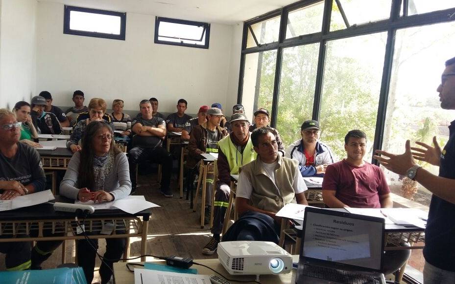 Continúan las capacitaciones para cooperativistas y empleados municipales