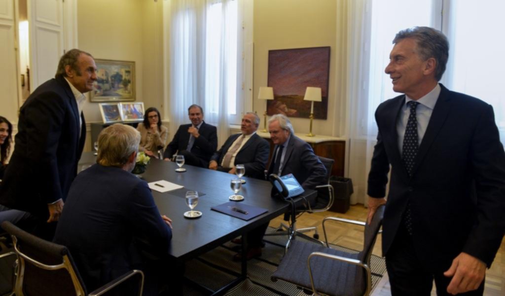 Pese a la presión de Macri, el PJ empuja en el Senado el freno a la suba de tarifas