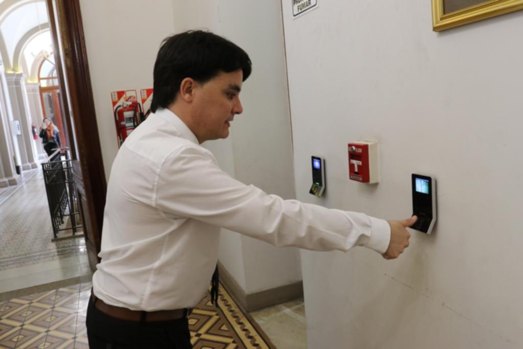 Se generaliza el control de asistencia en la Provincia: ahora llegó al Senado