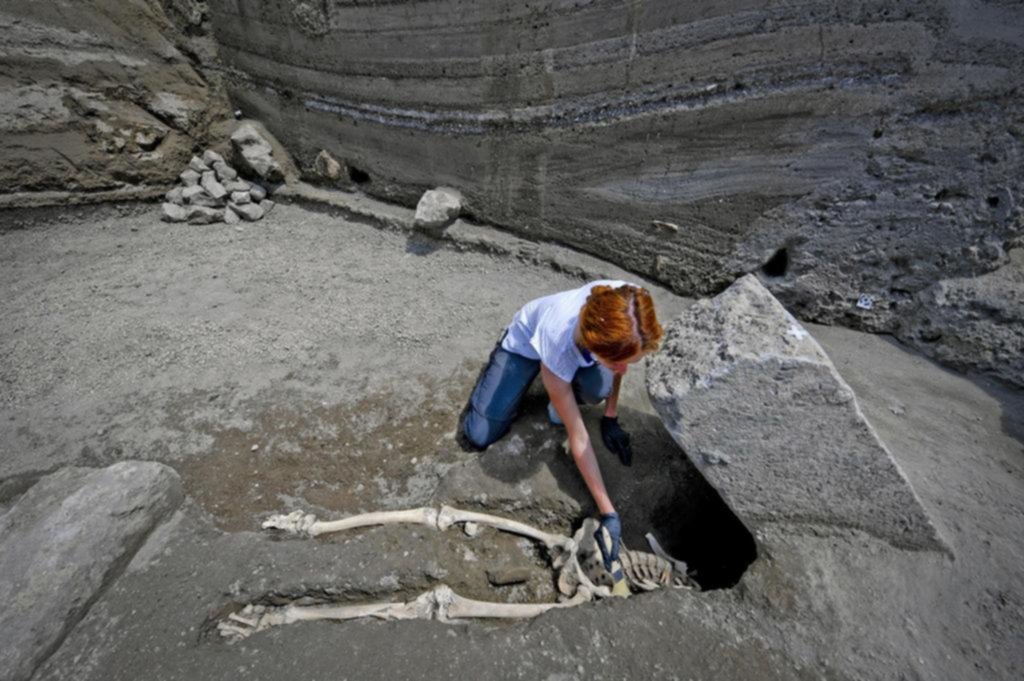 Hallan en Pompeya un esqueleto que tiene más de dos mil años