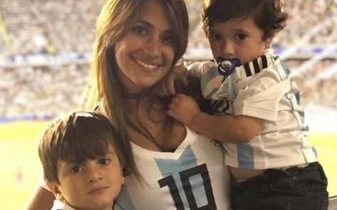 Messi también tuvo el aguante de sus hijos y el de Anto