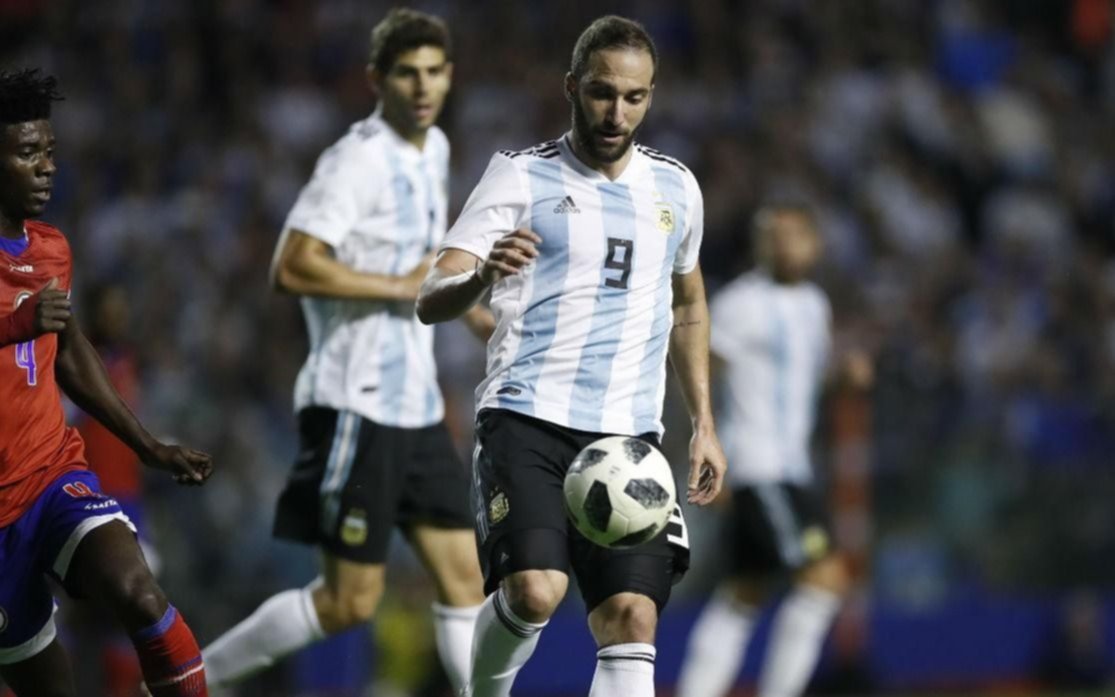 Higuaín después de la goleada: "Memes hay para todo el mundo"