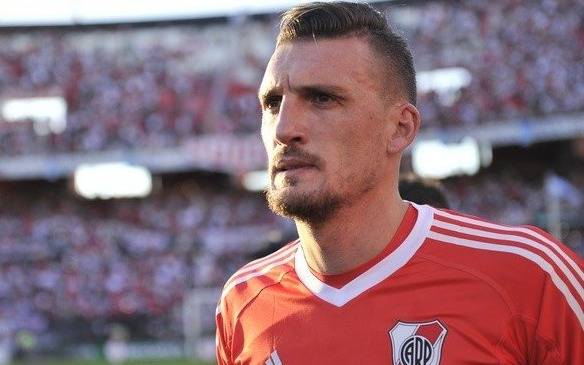 River "blinda" a Armani poniendo una cláusula millonaria