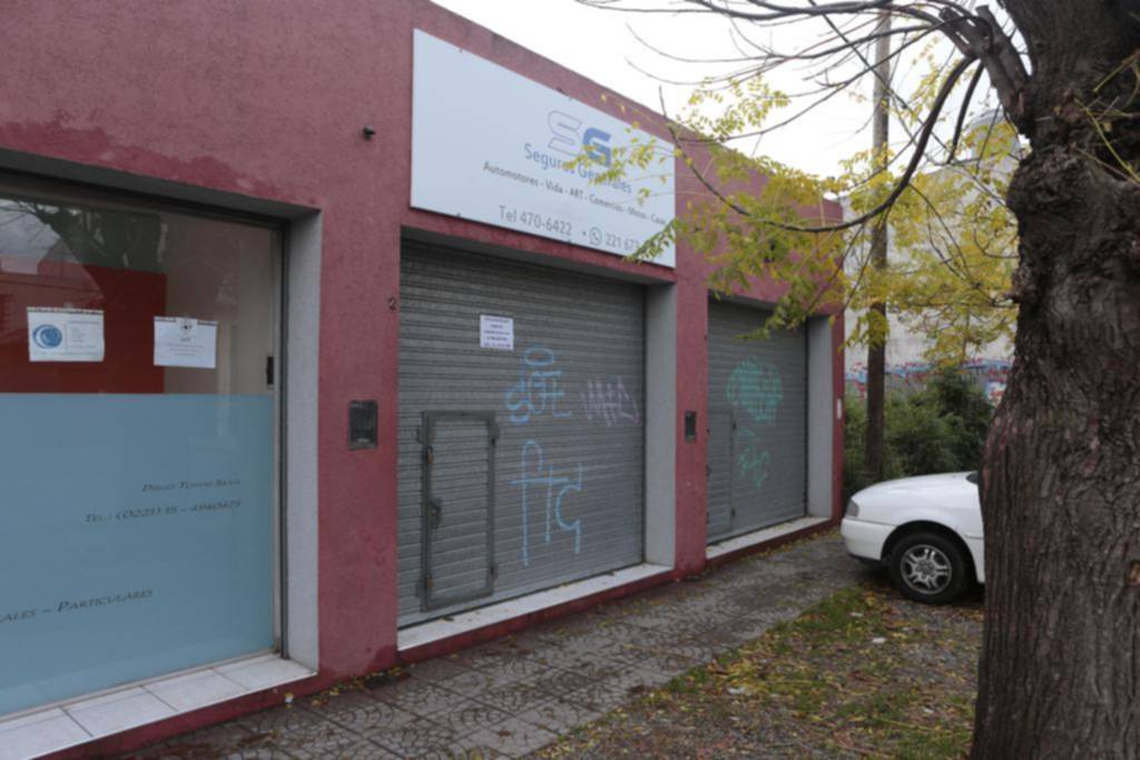 Rompieron el techo de un local de seguros y robaron $20 mil de un centro de pagos