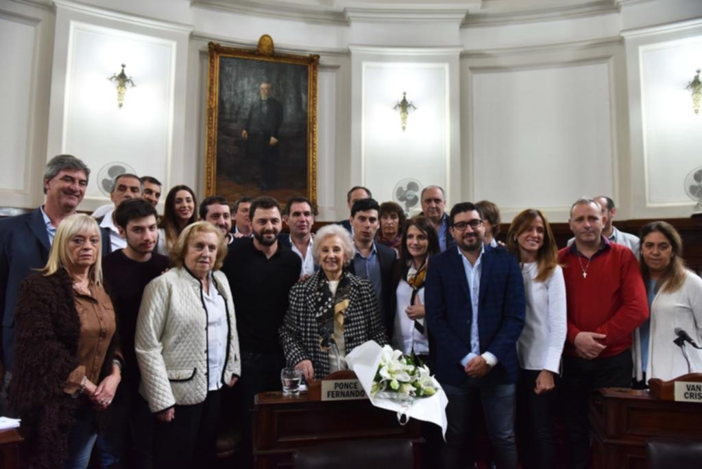 Distinción a Abuelas por la nominación al Nobel de la Paz