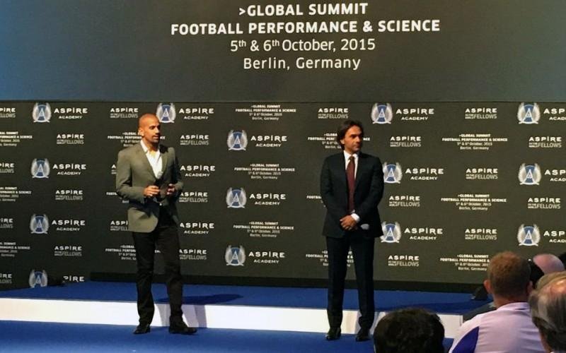 Verón está en Kuwait junto a figuras del fútbol mundial