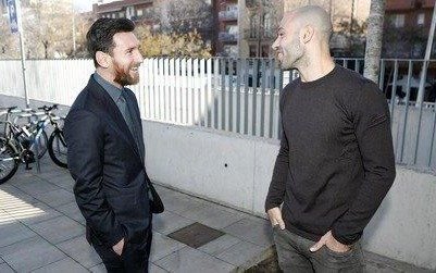 En el FC Barcelona, todo listo a la espera del plantel, con devoción por Messi y Masche