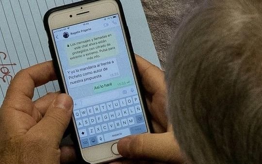 Polémico chat de Pinedo, furcio de Alperovich y protestas afuera