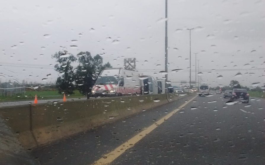 Autopista: un accidente complicó esta mañana la llegada a la Ciudad 
