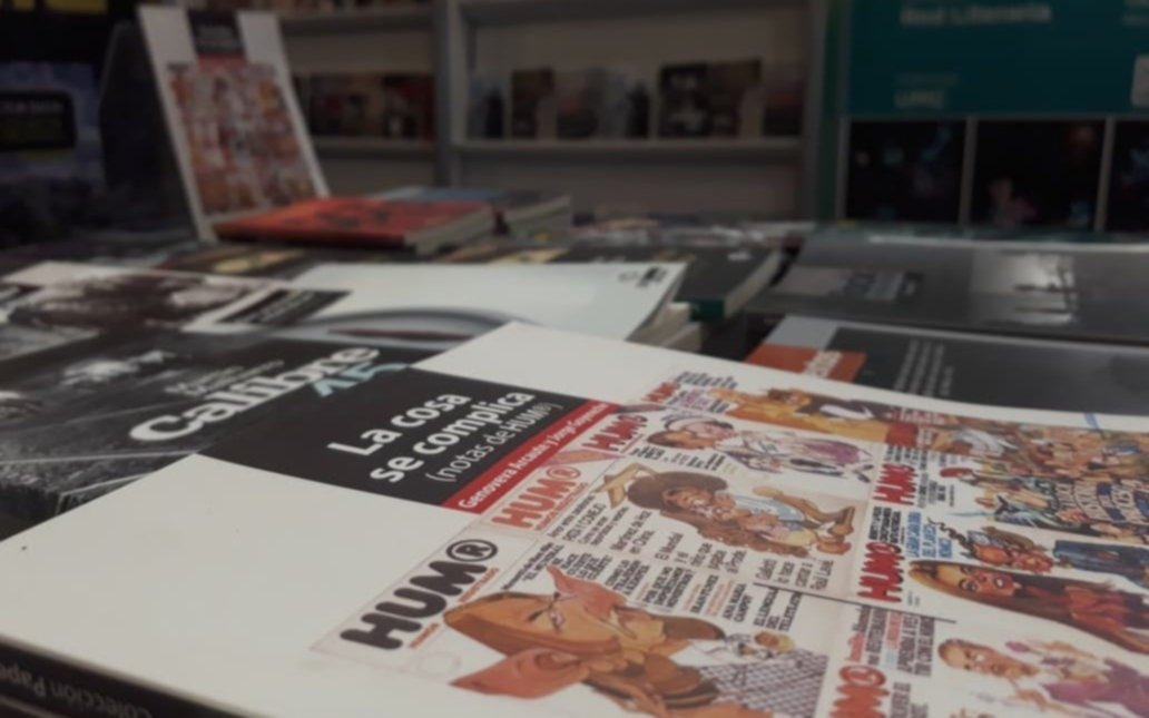 La Comuna Ediciones presenta un libro con artículos e historietas publicados en la revista Humor