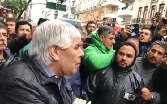 "Descansen bien, el lunes empezamos con todo" la arenga de Moyano a Camioneros