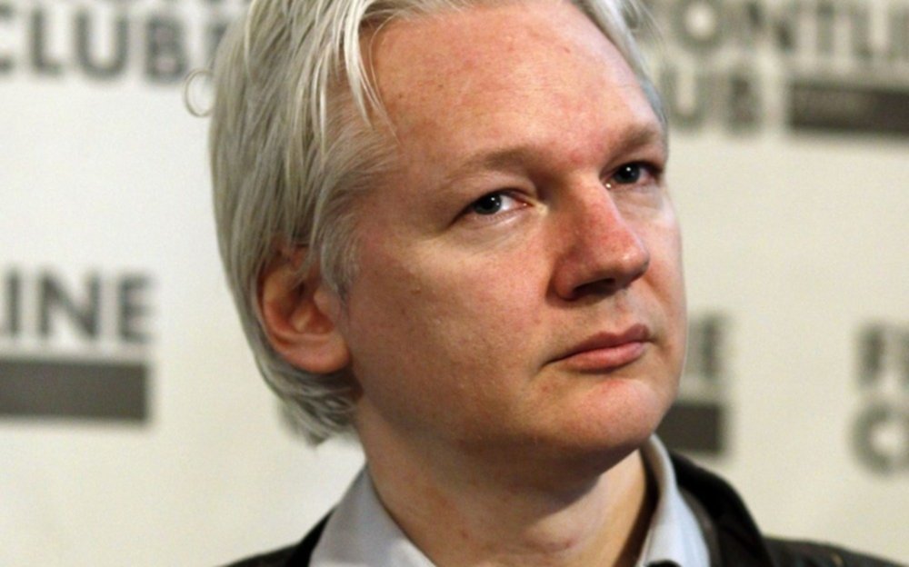 Assange fue condenado a casi un año de cárcel por un tribunal londinense