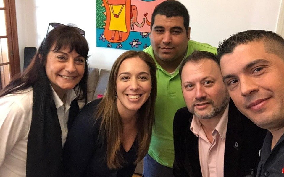 Vidal recibió a cuatro trabajadores bonaerenses en su casa