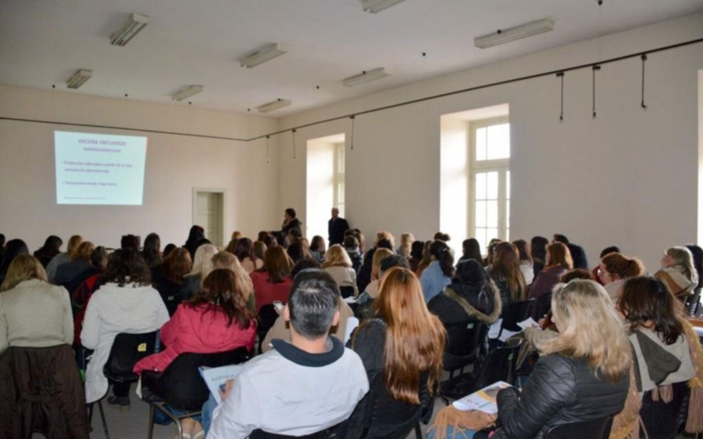  Realizan una charla sobre vacunación Antigripal y Antineumocócica en el Pasaje Dardo Rocha